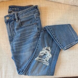 American Eagle Outfitters Women's Distressed Blue Skinny Jeans; Size 6 short